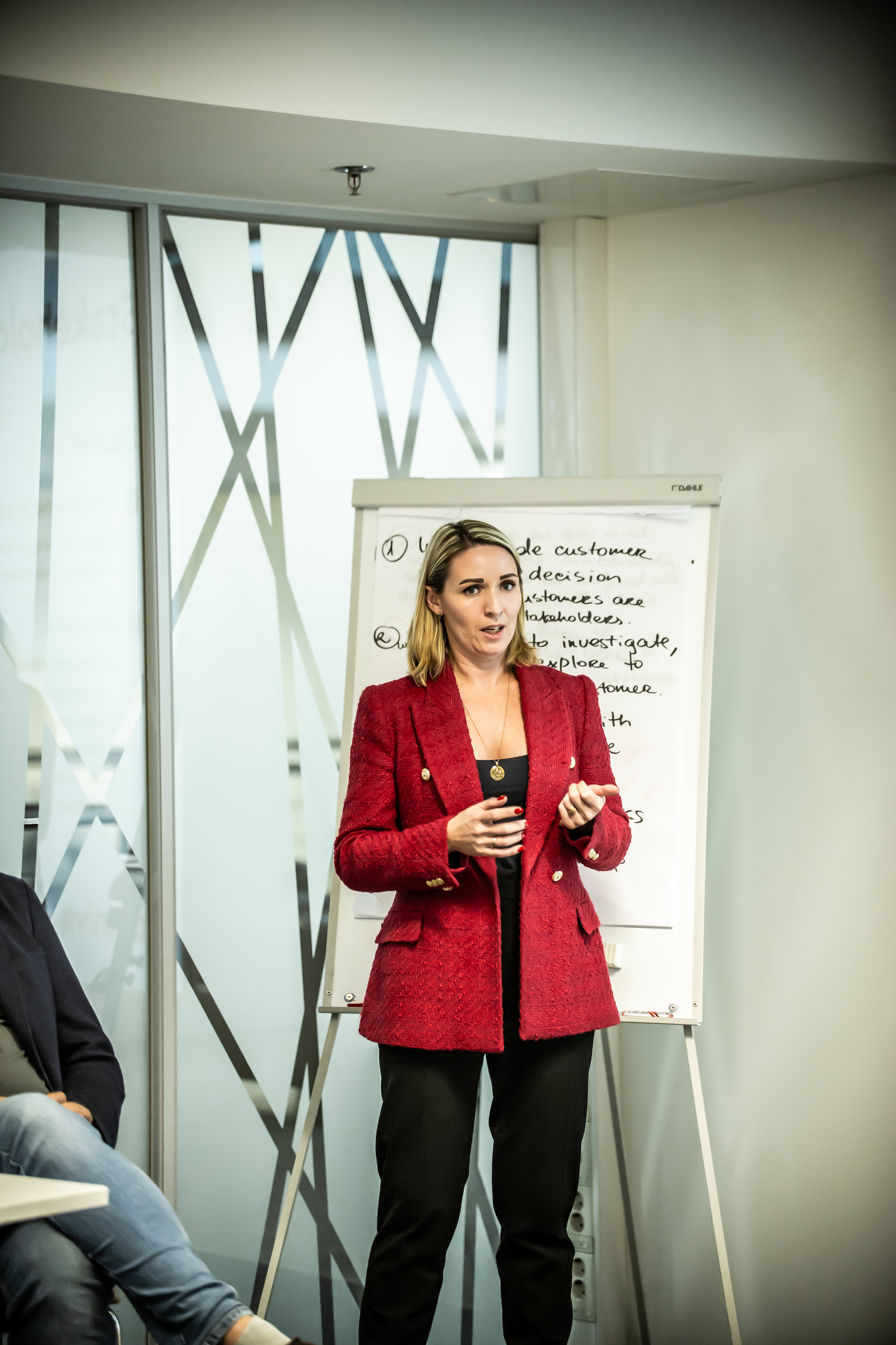 A participant presenting at a flip chart during an Omniva workshop
